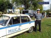 Spływ kajaków i łodzi rzecznych w stylu retro